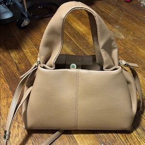 Elegant Tan Leather Handbag